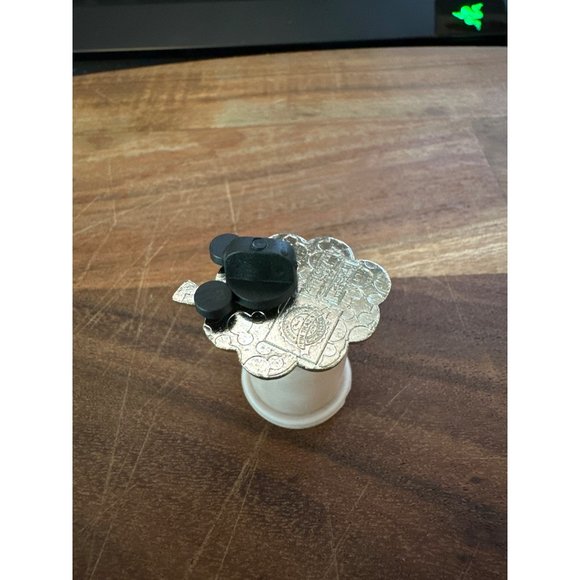 Disney Hidden Mickey Trading Pin Grapes Food Cast 2 of 5 Authentic - Picture 2 of 4